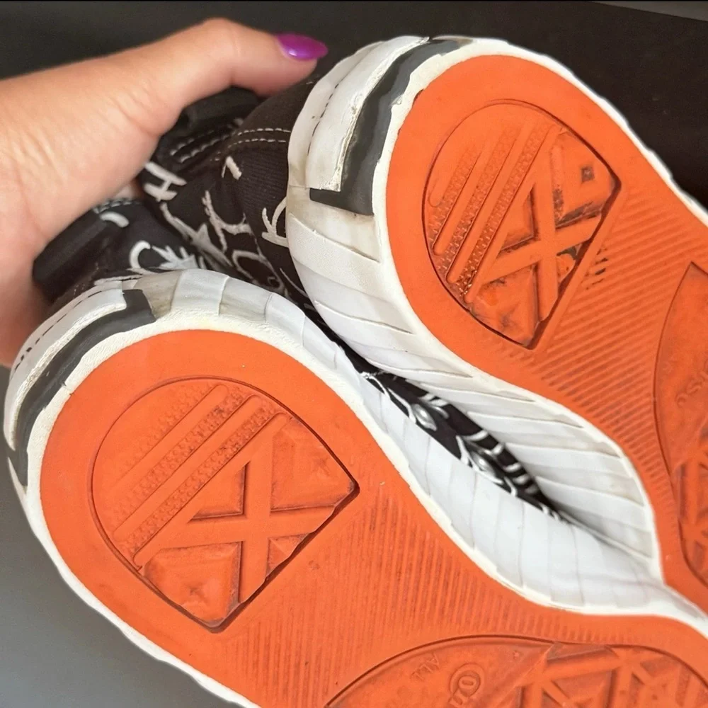 Converse High-Tops with Black, White, and Orange Accents unisex 6W/5M